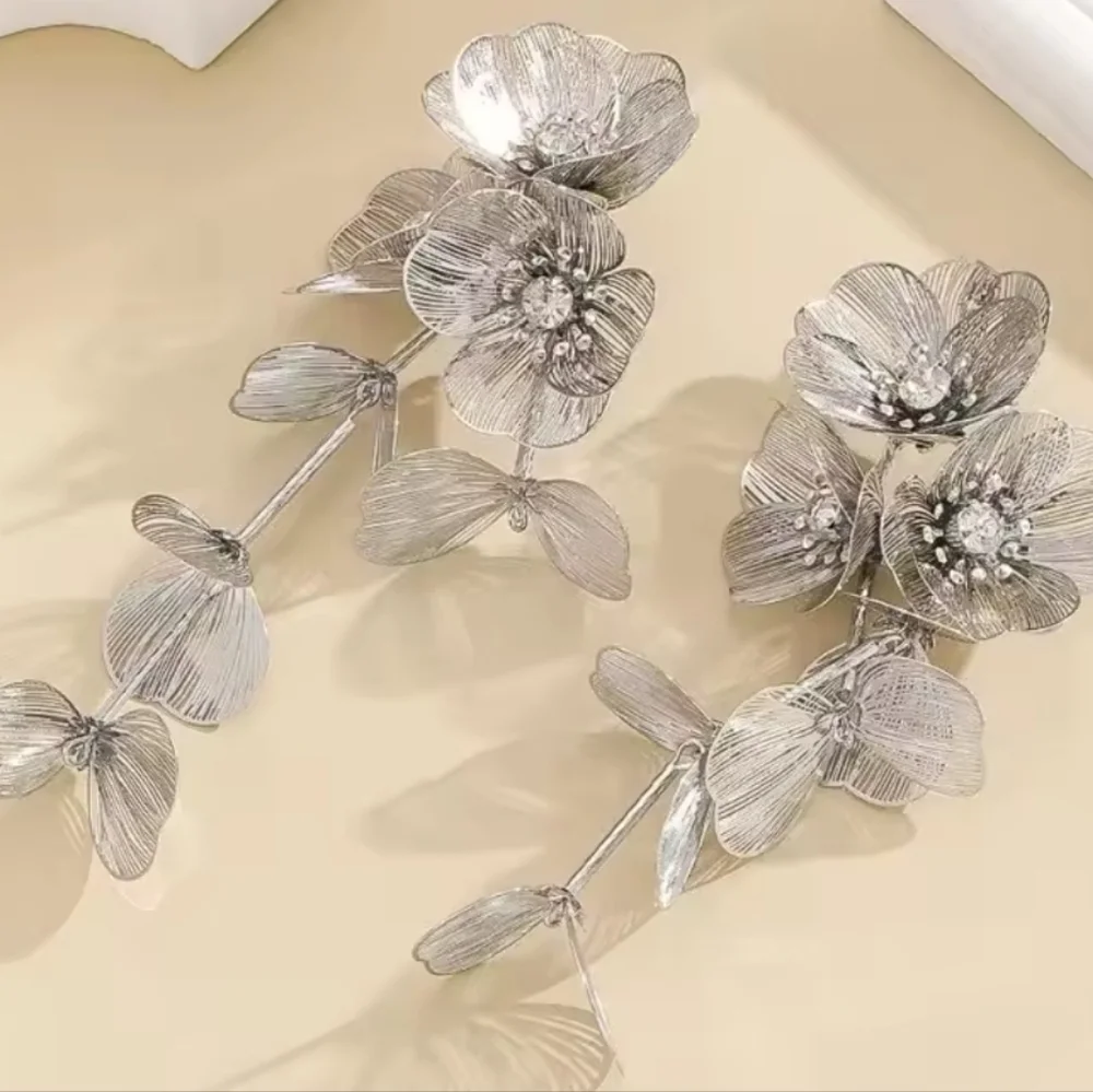 New Zara Famous Silver Floral Earrings